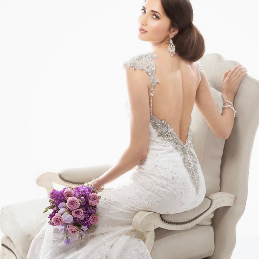 Maggie Sottero wedding dress. Amazing back details!Professionally cleaned. Size4